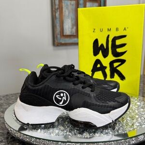 Zumba air stomp Lo Black & White Athletic Sneakers EUC 5
